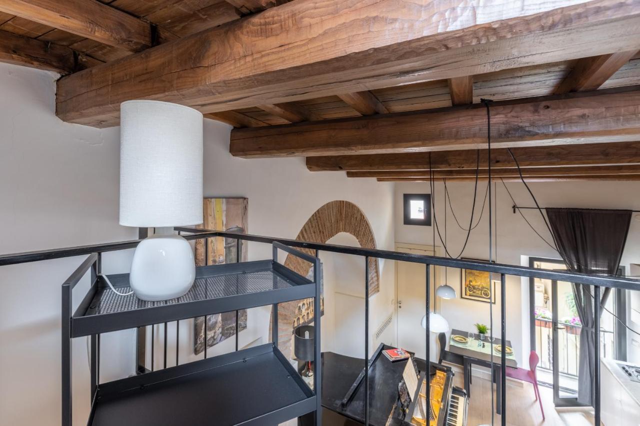 Musician Colosseo With Piano Appartement *